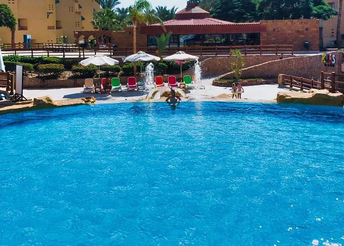 Üdülőközpont New Eagles Downtown Zahabia & Aqua Park 3*